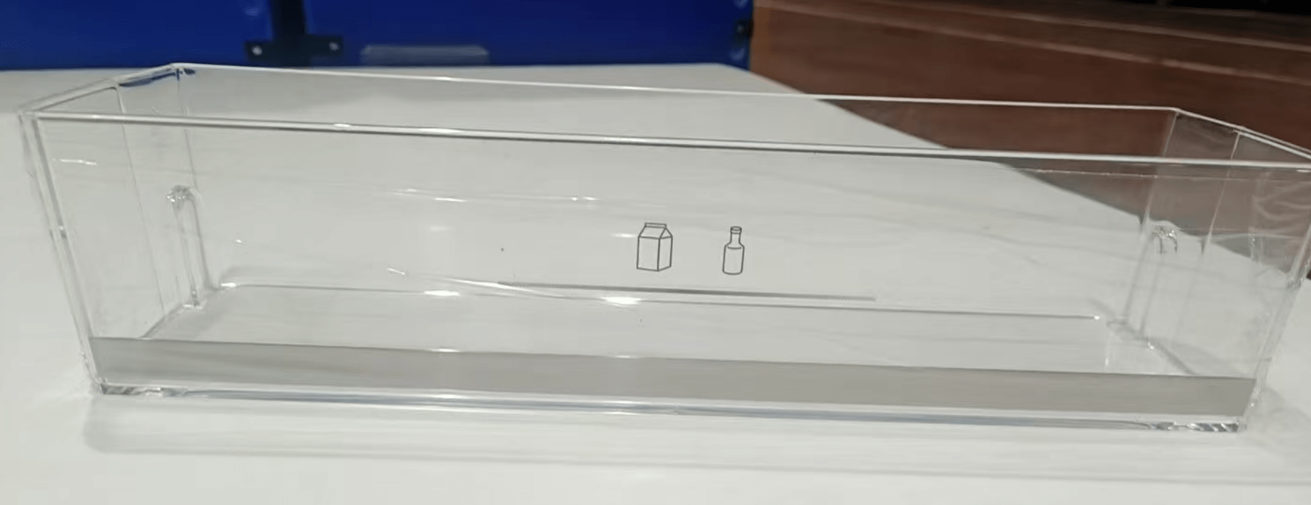 Hylle i midten av døren